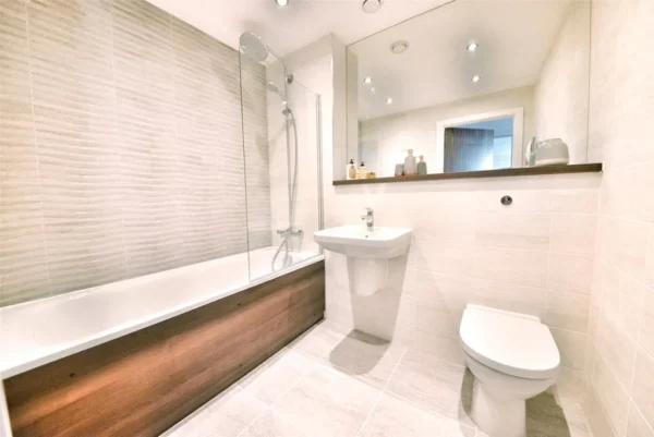 2 Bedroom Flat, M3 Regent Road - Image 9