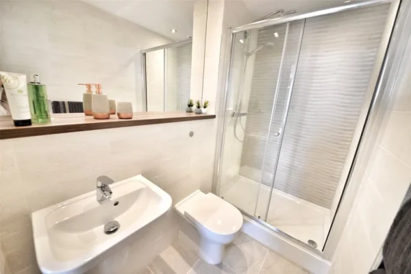 2 Bedroom Flat, M3 Regent Road - Image 8