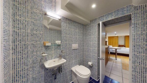 Studio, WC1H Cartwright Gardens - Image 3