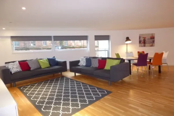 2 Bedroom Flat, G4 130 Bell Street - Image 3