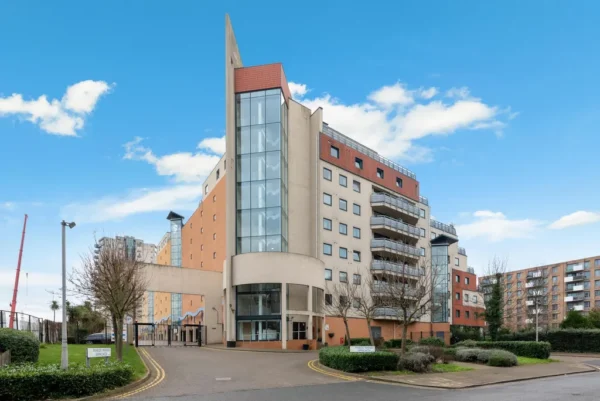 1 Bedroom Flat, E16 Wards Wharf Approach - Image 10